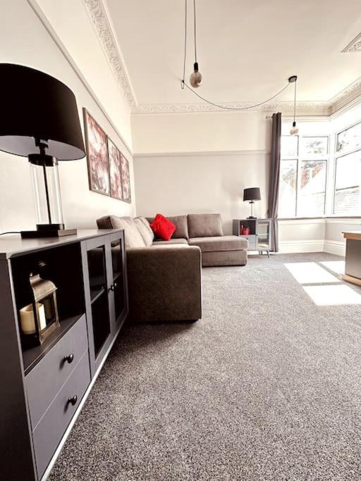 The Retreat - Large Luxury Apartment, Two Mins From Beach Bournemouth Exterior photo